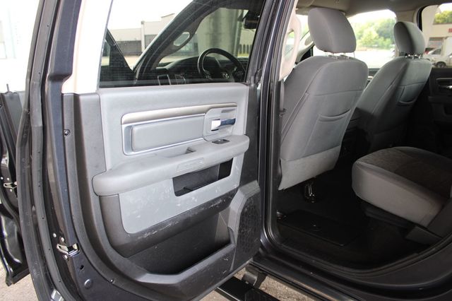 2017 Ram 3500 Lone Star 4x4 Crew Cab 8' Box - 23058677 - 13