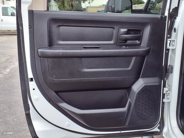 2017 Ram 3500 Tradesman 4x2 Crew Cab 8' Box - 22952796 - 16