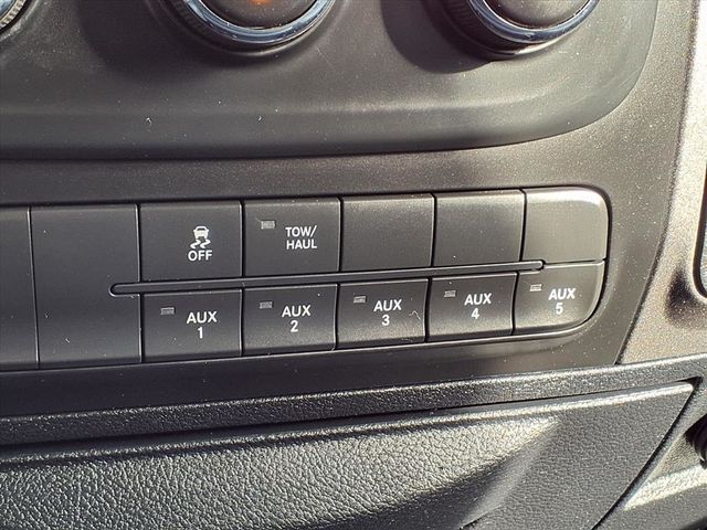 2017 Ram 3500 Tradesman 4x2 Crew Cab 8' Box - 22952796 - 24