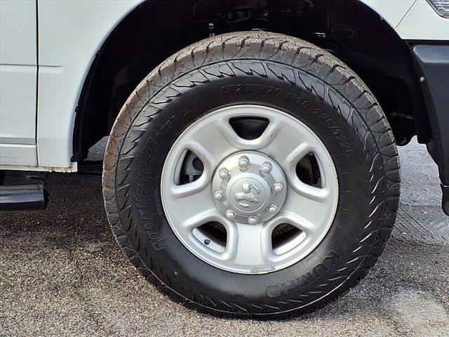 2017 Ram 3500 Tradesman 4x2 Crew Cab 8' Box - 22952796 - 30