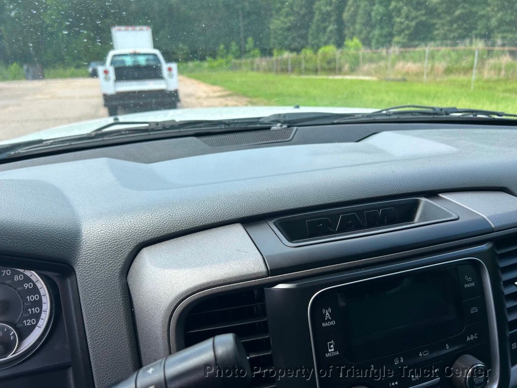 2017 Ram 3500HD CREW CAB STAKE BODY JUST 26k MILES! LIFT GATE! SUPER CLEAN UNIT! 100 PICTURES! - 22863621 - 24