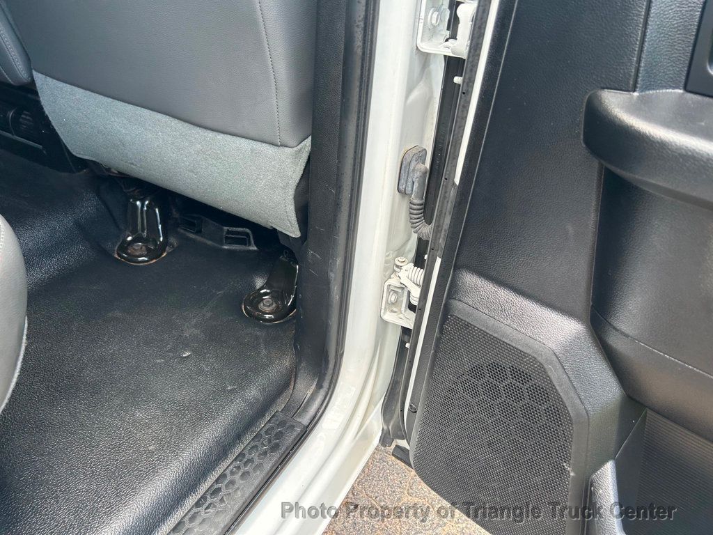 2017 Ram 3500HD CREW CAB STAKE BODY JUST 26k MILES! LIFT GATE! SUPER CLEAN UNIT! 100 PICTURES! - 22863621 - 39