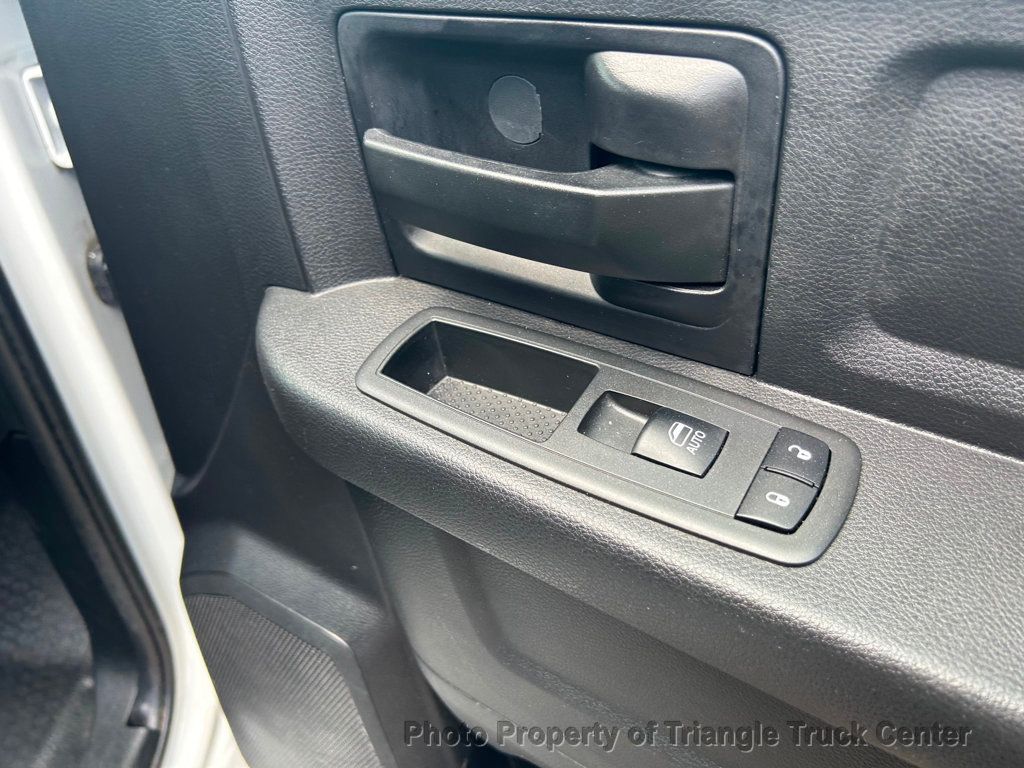 2017 Ram 3500HD CREW CAB STAKE BODY JUST 26k MILES! LIFT GATE! SUPER CLEAN UNIT! 100 PICTURES! - 22863621 - 47