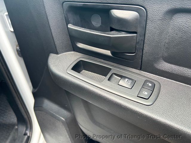 2017 Ram 3500HD CREW CAB STAKE BODY JUST 26k MILES! LIFT GATE! SUPER CLEAN UNIT! 100 PICTURES! - 22863621 - 47