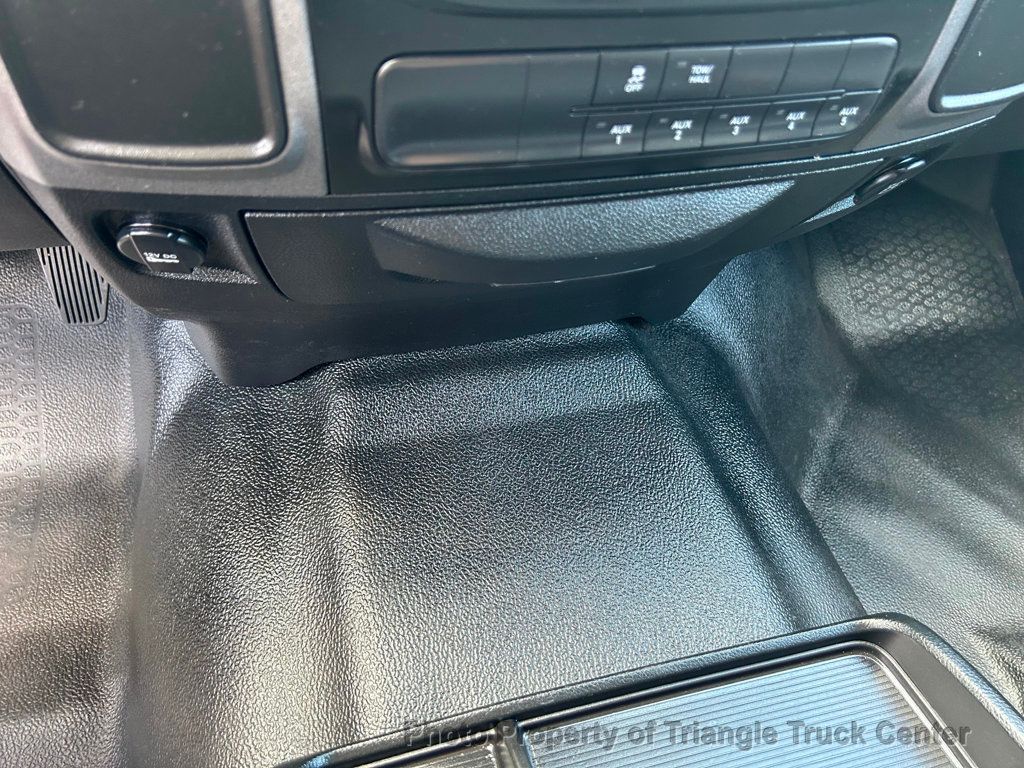 2017 Ram 3500HD CREW CAB STAKE BODY JUST 26k MILES! LIFT GATE! SUPER CLEAN UNIT! 100 PICTURES! - 22863621 - 81