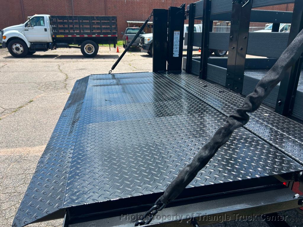 2017 Ram 3500HD CREW CAB STAKE BODY JUST 26k MILES! LIFT GATE! SUPER CLEAN UNIT! 100 PICTURES! - 22863621 - 8