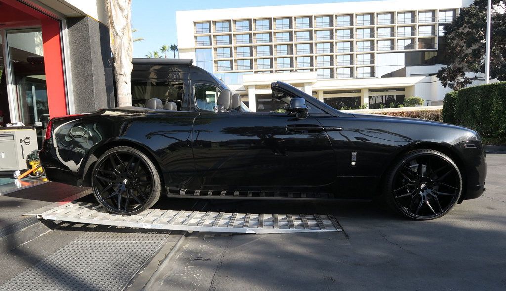 2017 Rolls-Royce Dawn Convertible - 22960413 - 5