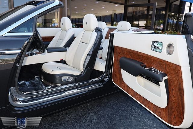 2017 Rolls-Royce Dawn Convertible - 22967978 - 12