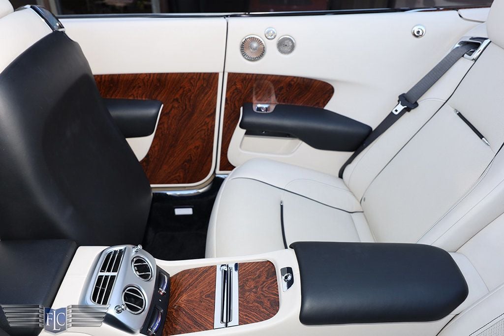 2017 Rolls-Royce Dawn Convertible - 22967978 - 18
