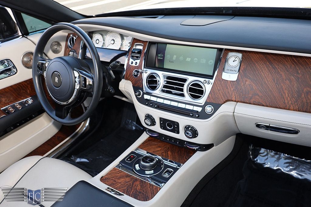 2017 Rolls-Royce Dawn Convertible - 22967978 - 19