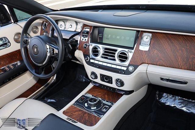 2017 Rolls-Royce Dawn Convertible - 22967978 - 19