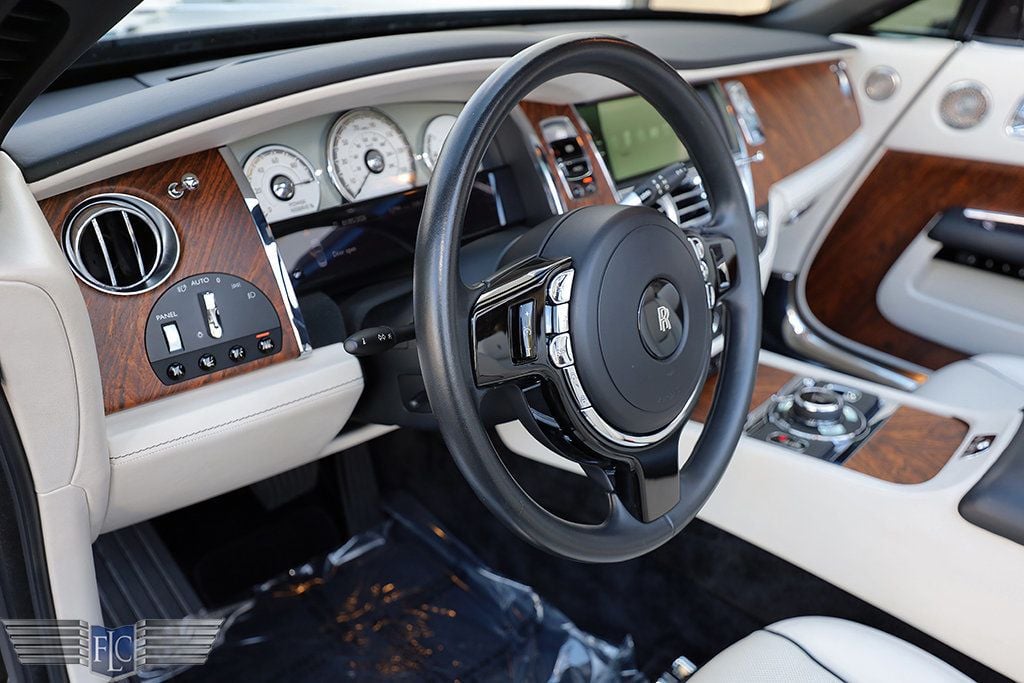 2017 Rolls-Royce Dawn Convertible - 22967978 - 20