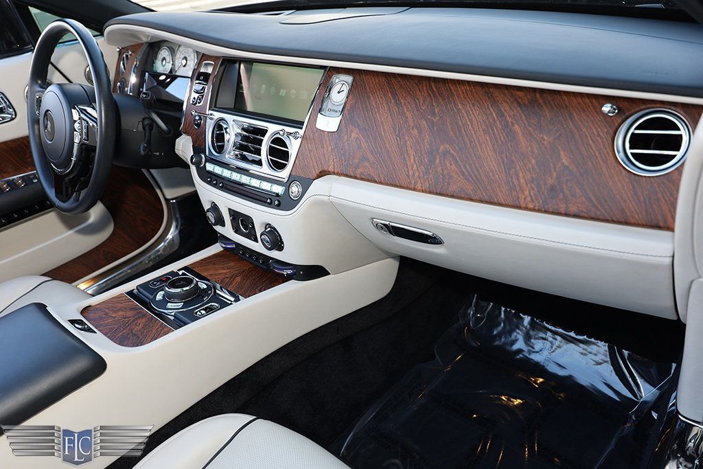2017 Rolls-Royce Dawn Convertible - 22967978 - 21