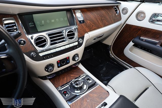 2017 Rolls-Royce Dawn Convertible - 22967978 - 23