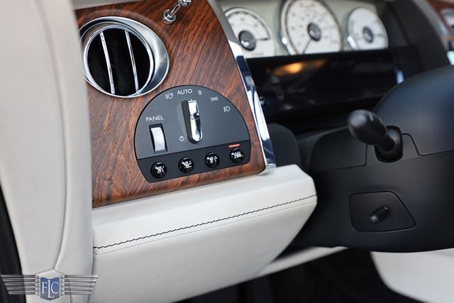 2017 Rolls-Royce Dawn Convertible - 22967978 - 31