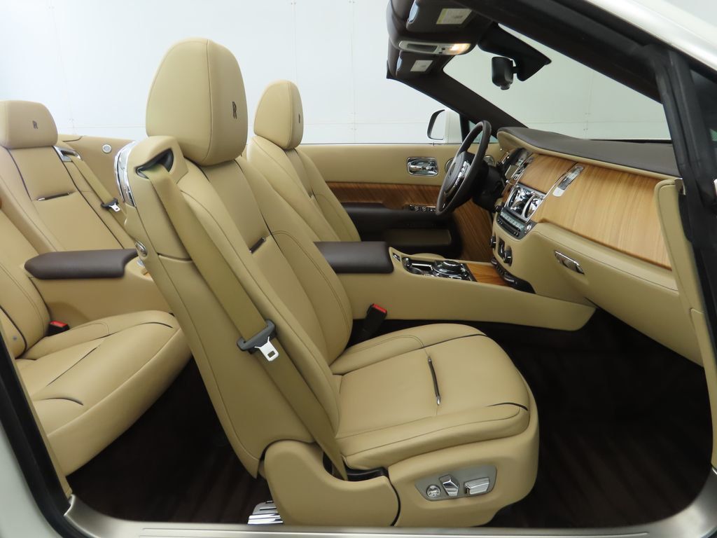 2017 Rolls Royce Dawn photo 27