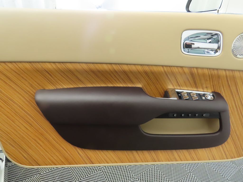 2017 Rolls Royce Dawn photo 31