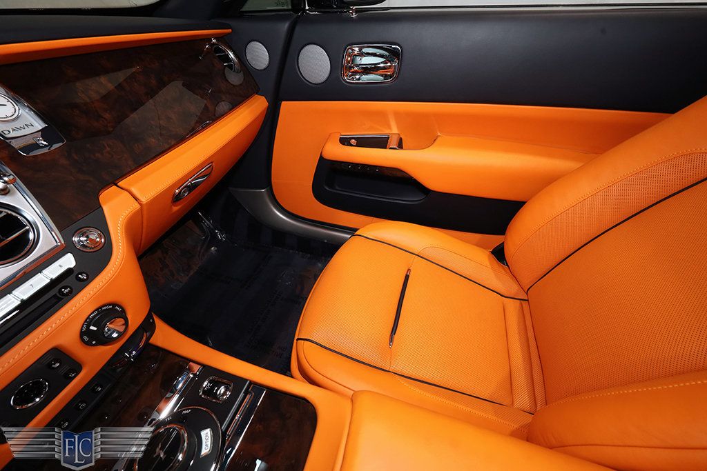 2017 Rolls-Royce Dawn Convertible - 22999334 - 27