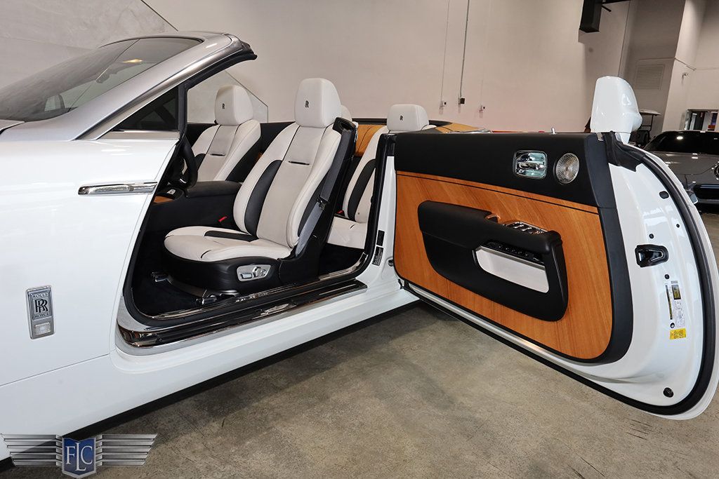 2017 Rolls-Royce Dawn Convertible - 23039198 - 17