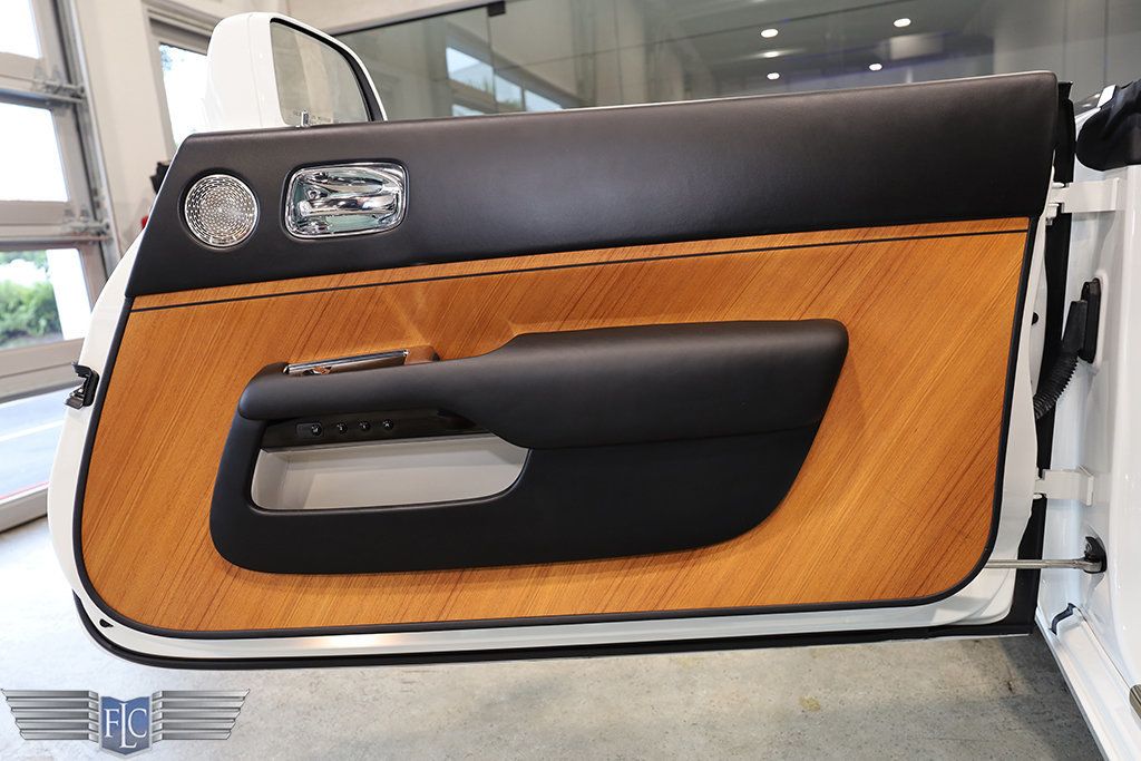 2017 Rolls-Royce Dawn Convertible - 23039198 - 18
