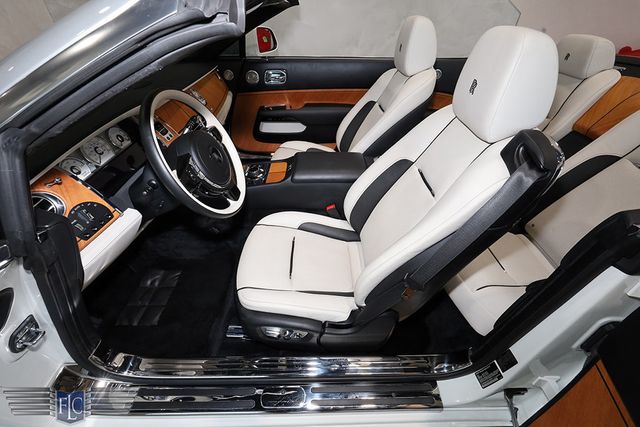 2017 Rolls-Royce Dawn Convertible - 23039198 - 20