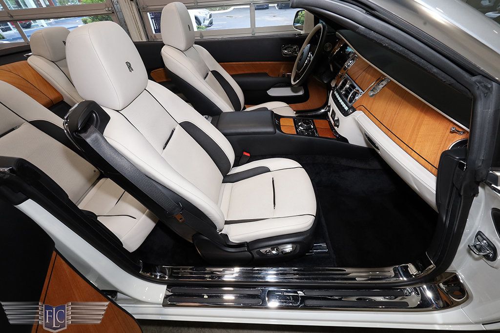 2017 Rolls-Royce Dawn Convertible - 23039198 - 21