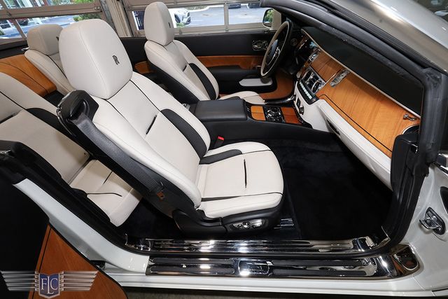 2017 Rolls-Royce Dawn Convertible - 23039198 - 21
