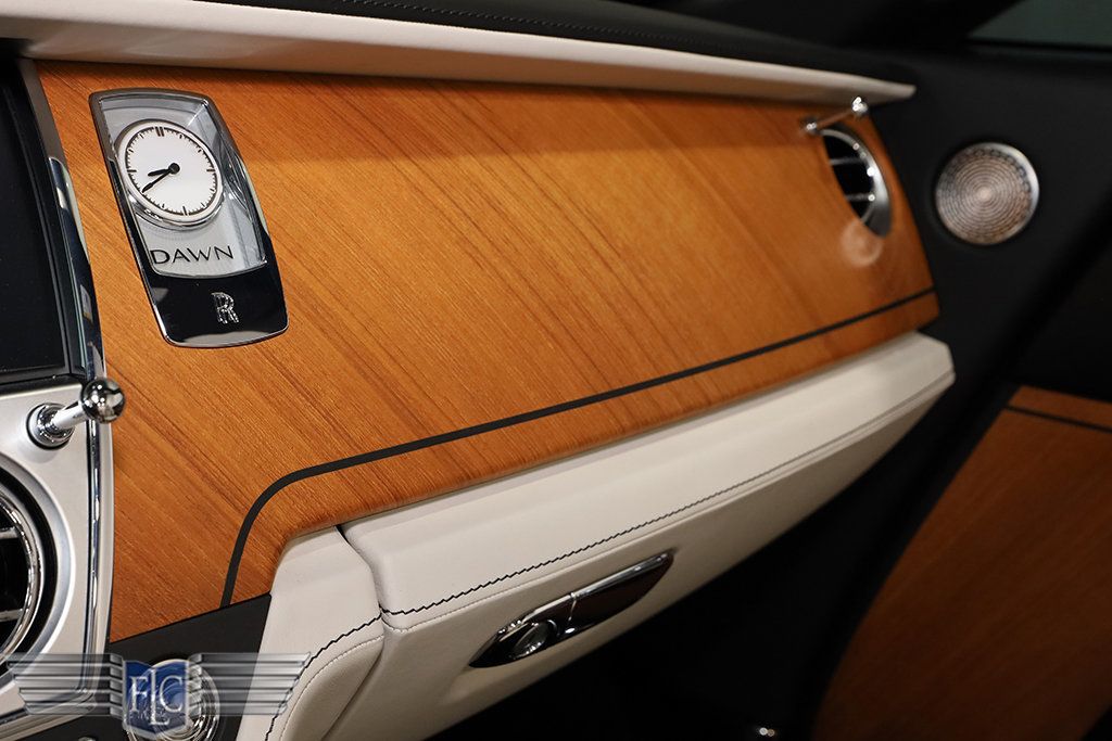 2017 Rolls-Royce Dawn Convertible - 23039198 - 29