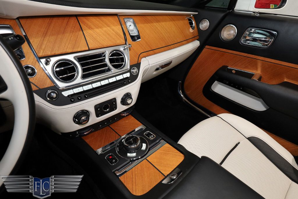 2017 Rolls-Royce Dawn Convertible - 23039198 - 30