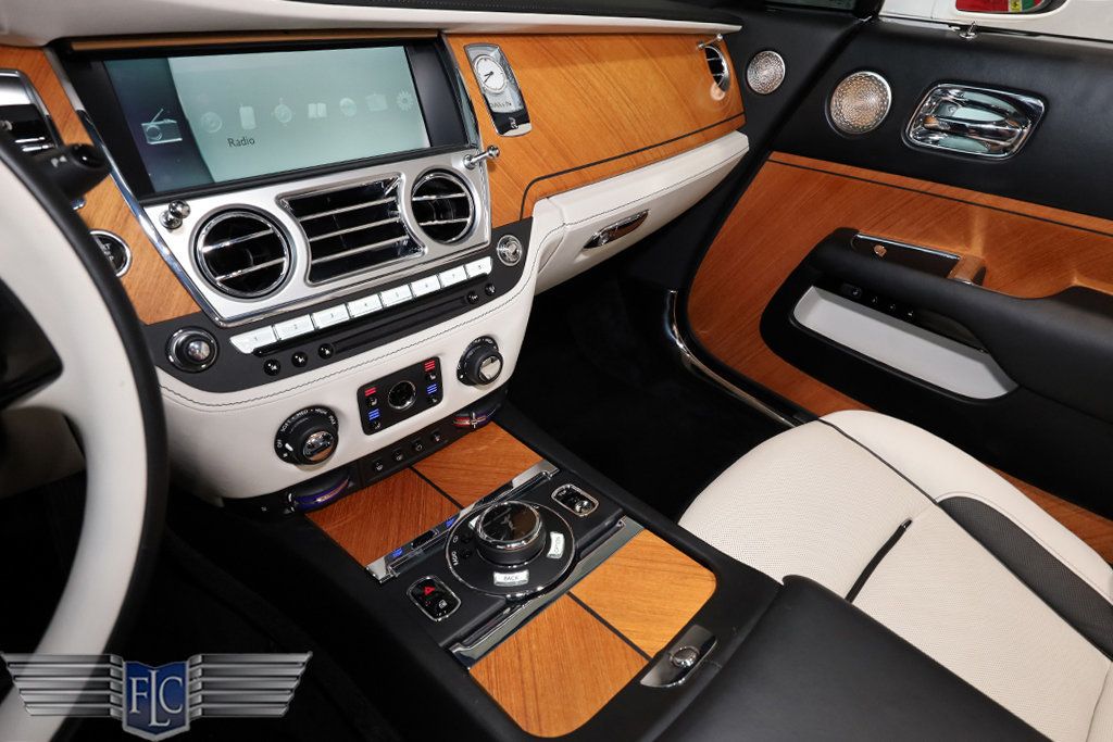 2017 Rolls-Royce Dawn Convertible - 23039198 - 31
