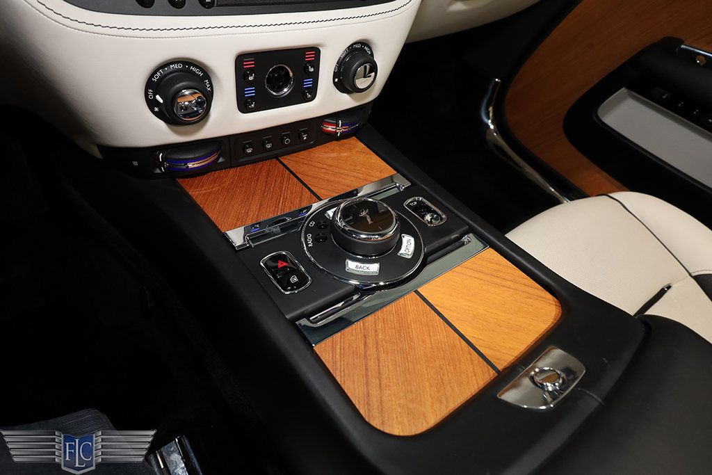 2017 Rolls-Royce Dawn Convertible - 23039198 - 36