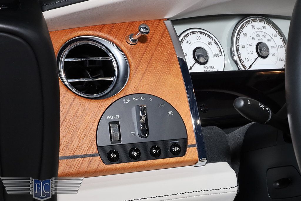 2017 Rolls-Royce Dawn Convertible - 23039198 - 37