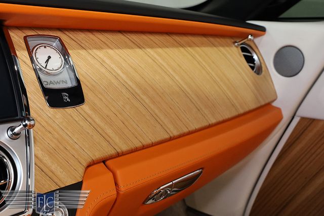 2017 Rolls-Royce Dawn Convertible - 23041760 - 29