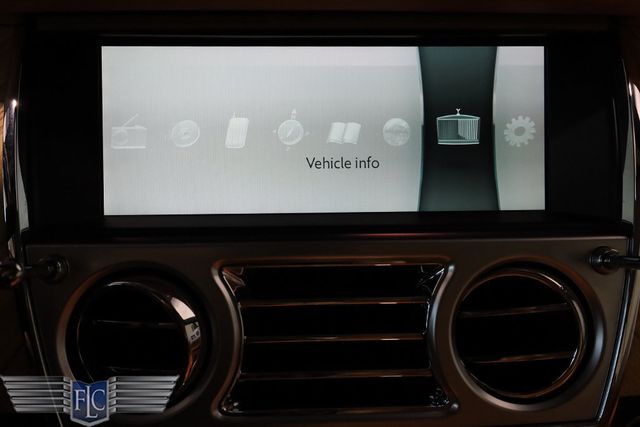 2017 Rolls-Royce Dawn Convertible - 23041760 - 32