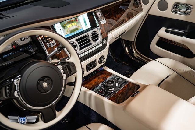 2017 Rolls-Royce Dawn Convertible - 23094548 - 27