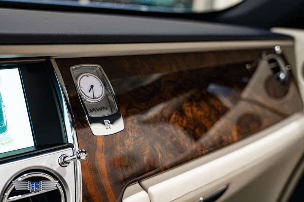 2017 Rolls-Royce Dawn Convertible - 23094548 - 29