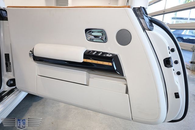 2017 Rolls-Royce Phantom Base - 22945304 - 17