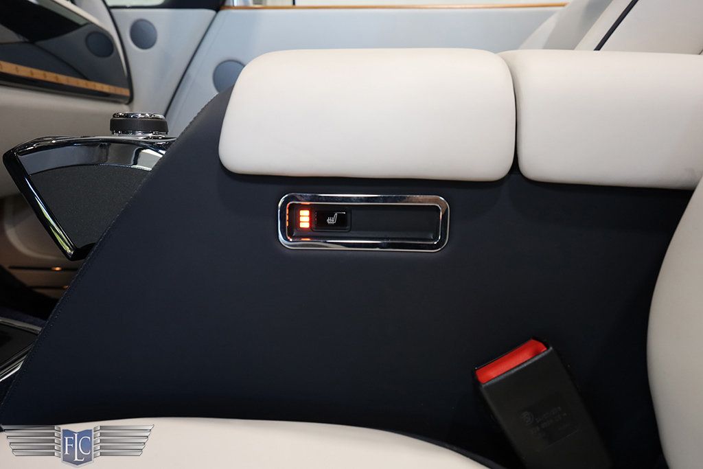 2017 Rolls-Royce Phantom Base - 22945304 - 23