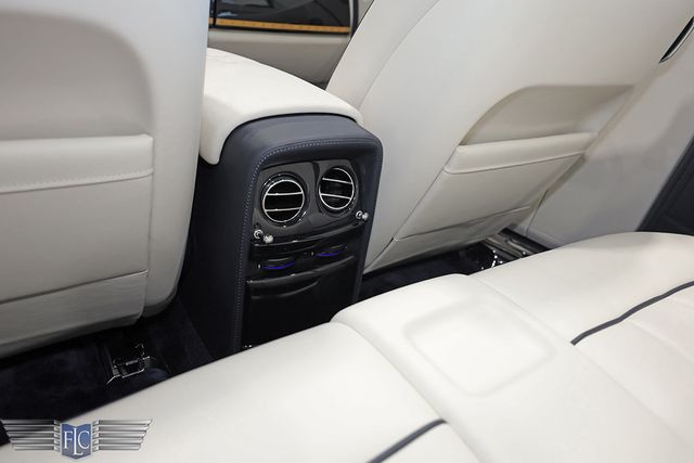 2017 Rolls-Royce Phantom Base - 22945304 - 26