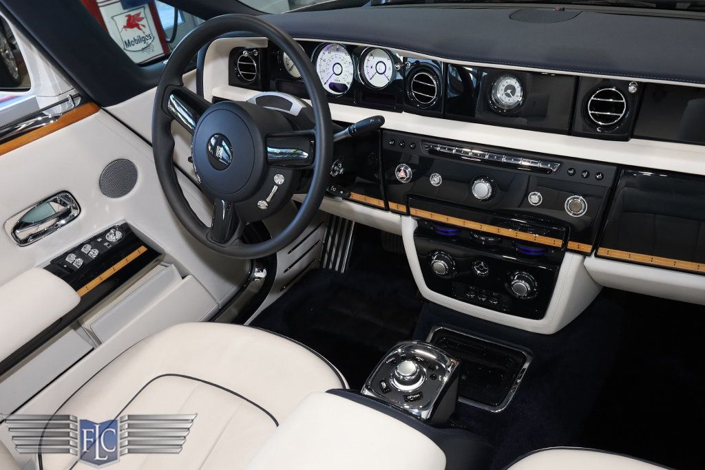 2017 Rolls-Royce Phantom Base - 22945304 - 28