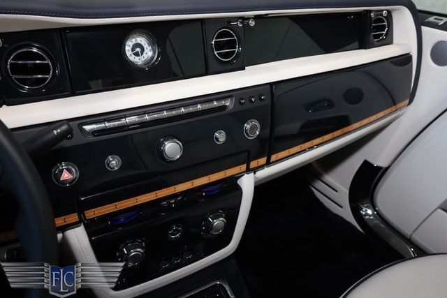 2017 Rolls-Royce Phantom Base - 22945304 - 32
