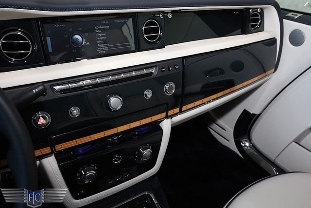 2017 Rolls-Royce Phantom Base - 22945304 - 33