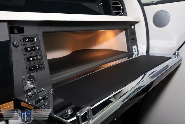 2017 Rolls-Royce Phantom Base - 22945304 - 39