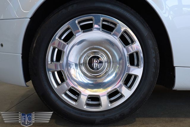 2017 Rolls-Royce Phantom Base - 22945304 - 42