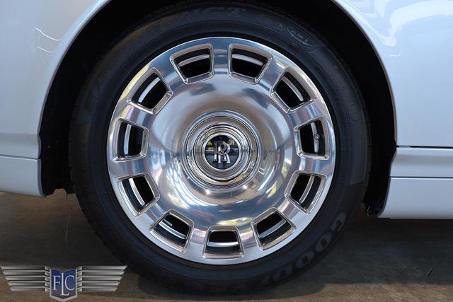 2017 Rolls-Royce Phantom Base - 22945304 - 44