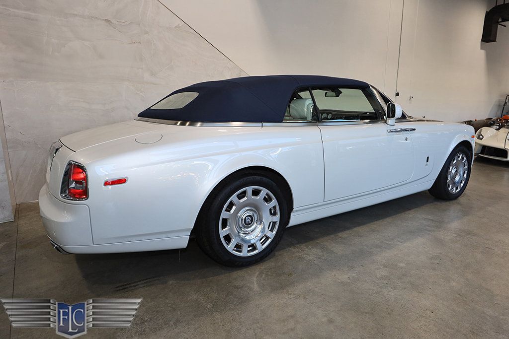 2017 Rolls-Royce Phantom Base - 22945304 - 50