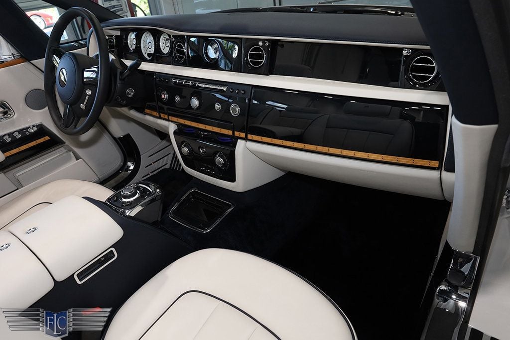 2017 Rolls-Royce Phantom Drophead Coupe - 22945304 - 30