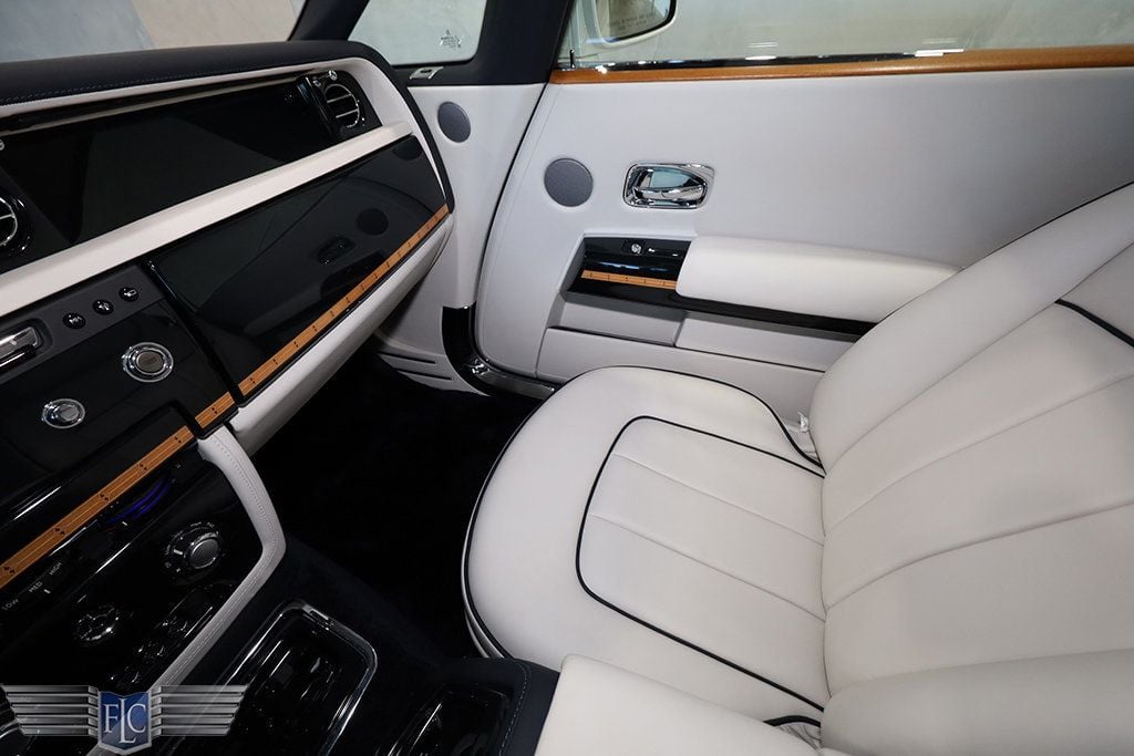 2017 Rolls-Royce Phantom Drophead Coupe - 22945304 - 31