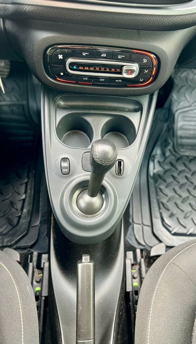 2017 smart fortwo electric drive passion coupe - 22968854 - 19