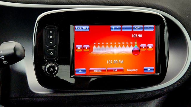 2017 smart fortwo electric drive prime coupe w/ JBL Media System JBL & Prime Package - 23020227 - 17